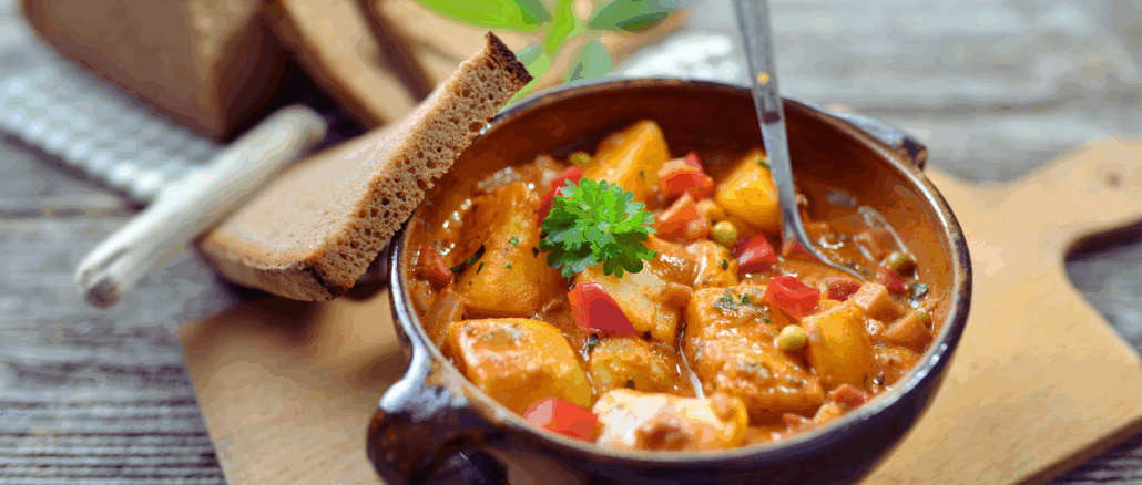 Veganes Kartoffelgulasch: Deftiges Wohlfühlgericht für kalte Herbsttage